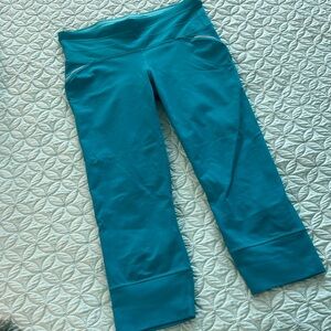 Ladies Athleta Capri leggings. S